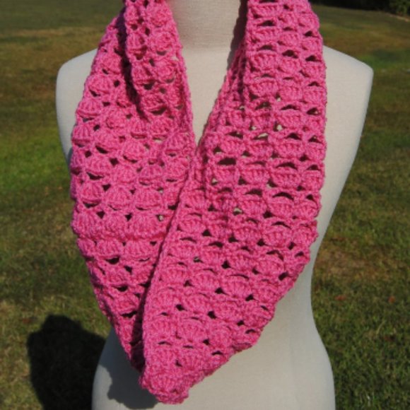 Handmade Dusty Rose Cowl Crocheted - Picture 3 of 4
